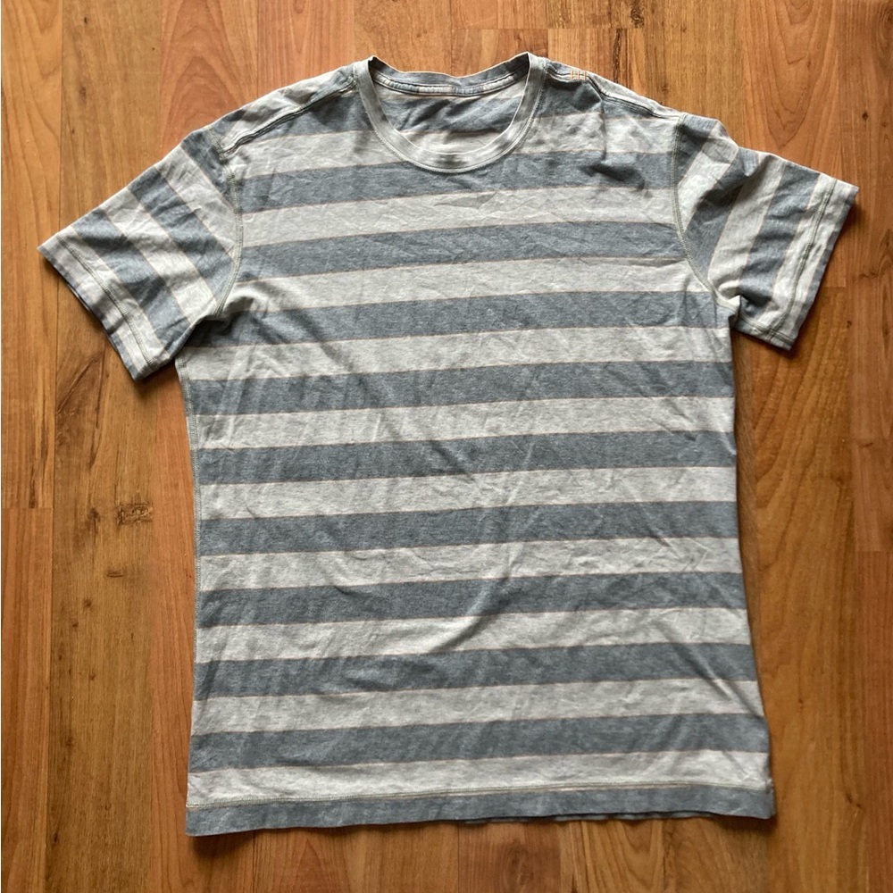 Lululemon Mens Large Gray Striped Short Sleeve Crewneck Tshirt Casual